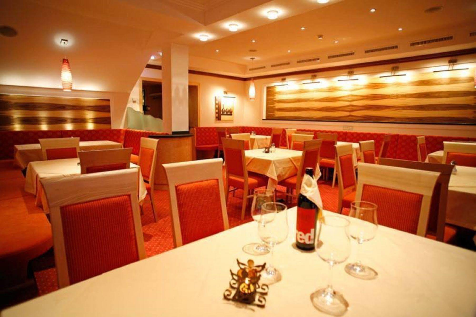 Hotel Platzl Ауфах Екстериор снимка