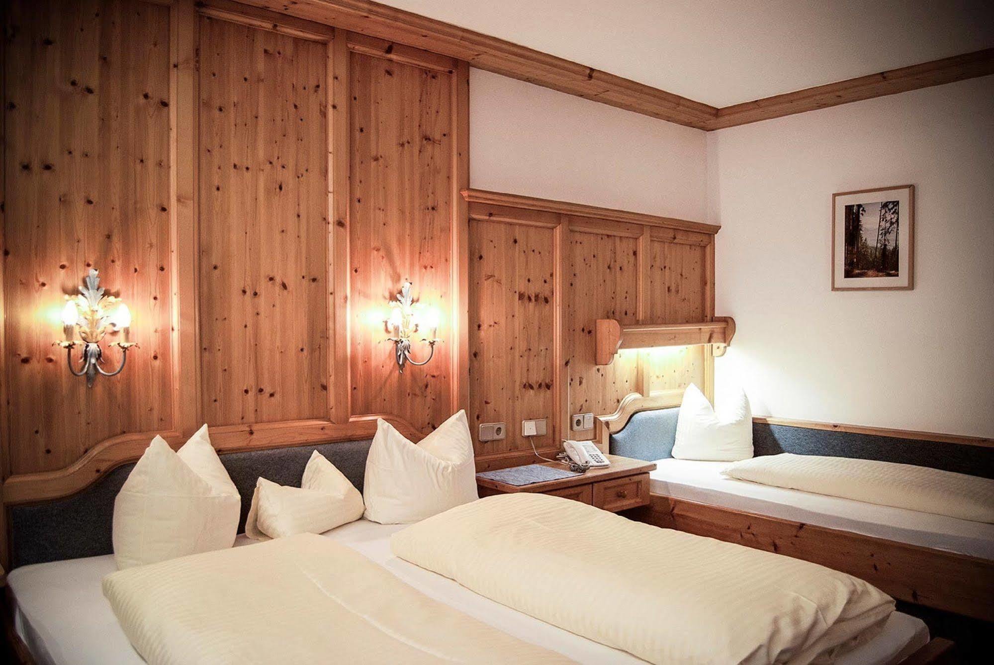 Hotel Platzl Ауфах Екстериор снимка