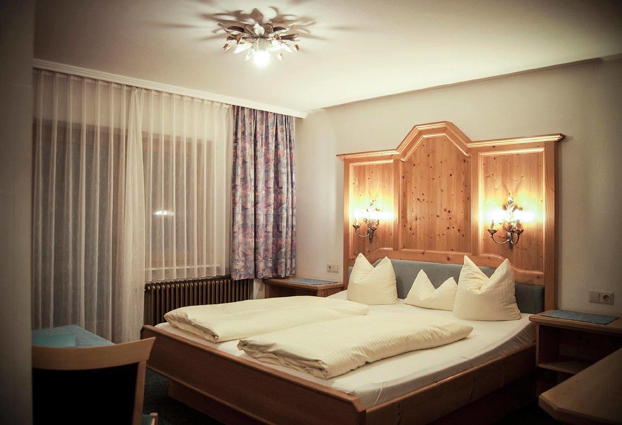 Hotel Platzl Ауфах Екстериор снимка