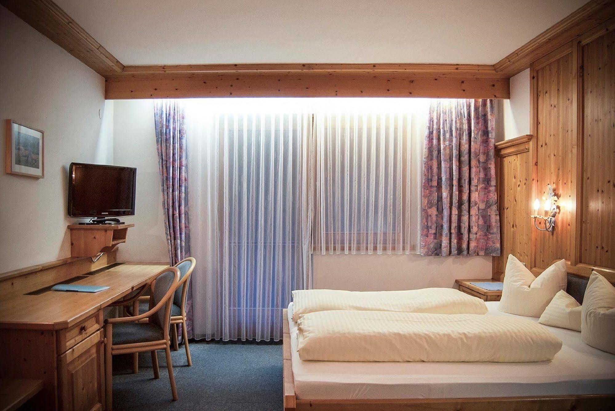Hotel Platzl Ауфах Екстериор снимка